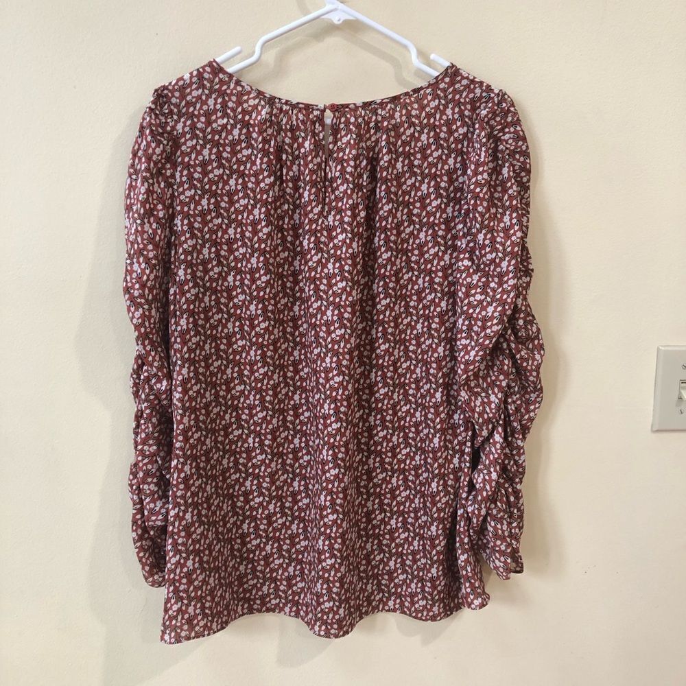 Max Studio Crepe Ruched Sleeve Blouse - Picture 7 of 8